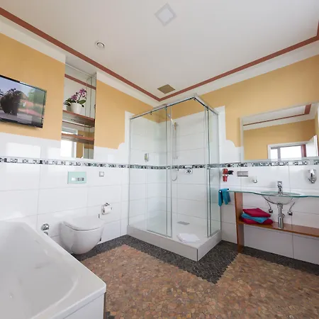 Weitblick מלון 3*